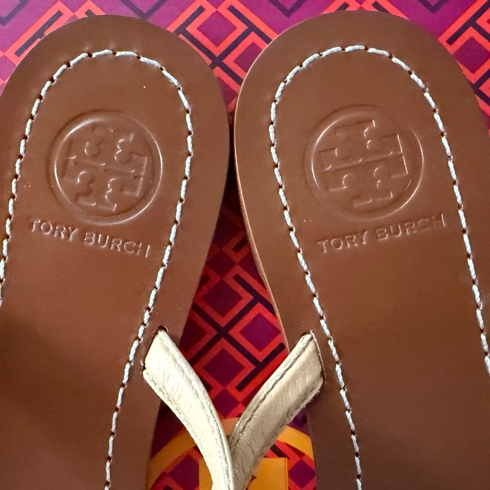 Tory Burch, Terra Thong Leather Sandals, Beige, Size 6 - Picture 4 of 11